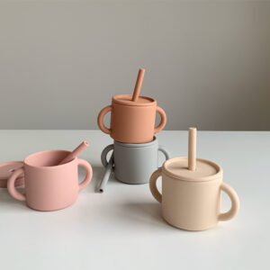 The Future Artist Training Cup with Straw Oat