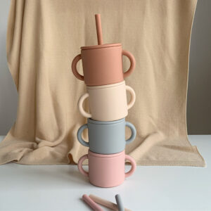 The Future Artist Training Cup with Straw Oat