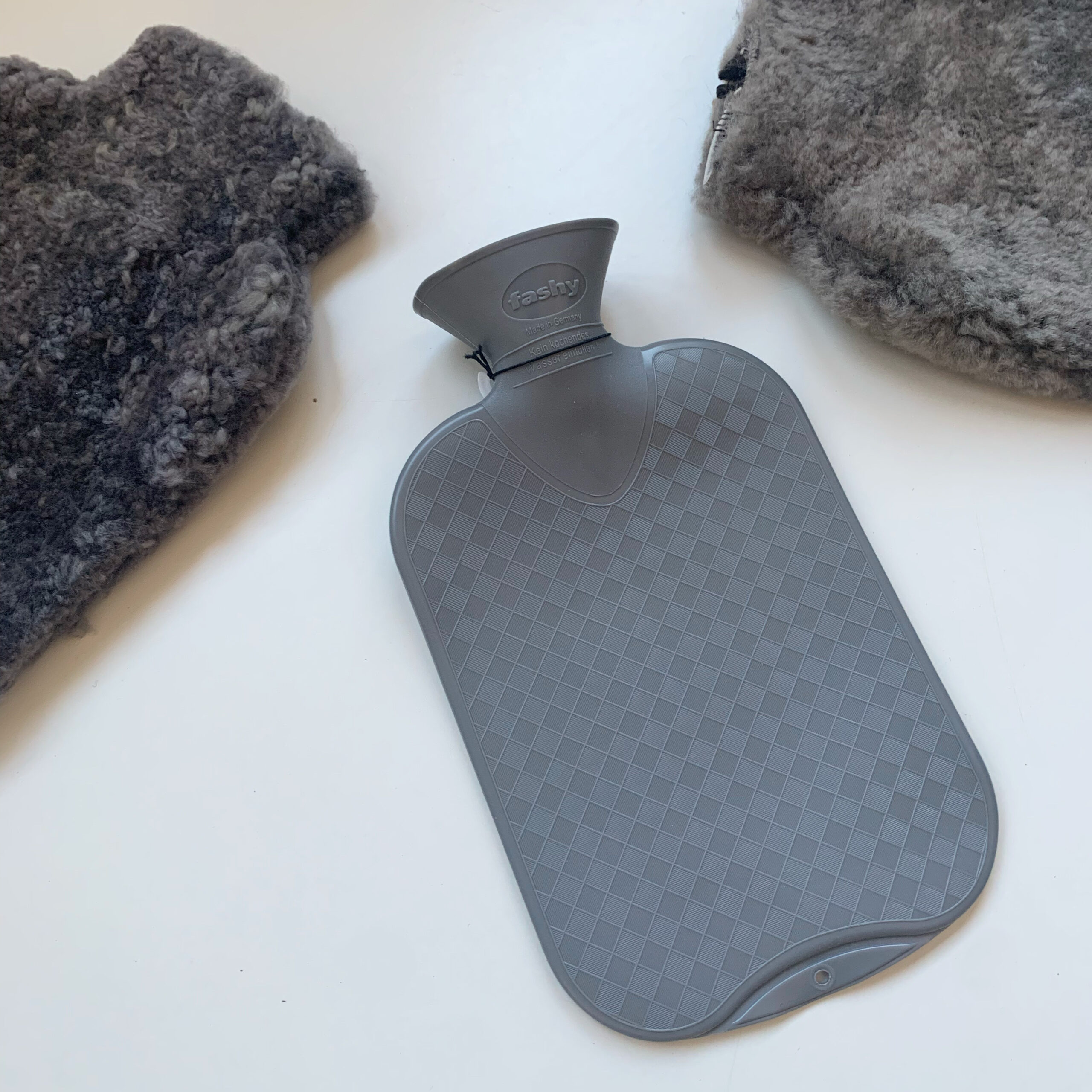 Shepherd Warm Water Bottle Anthracite - Image 2