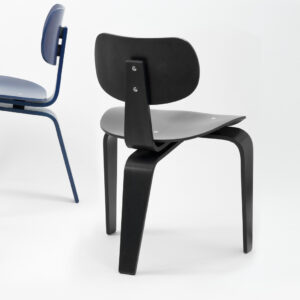 Wilde + Spieth S42 3-legged Chair Black
